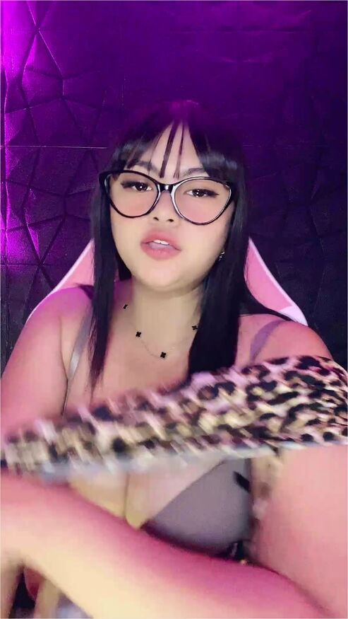 Merlin Charvi Semok Abis Pamer Nonton Bokep Hot51