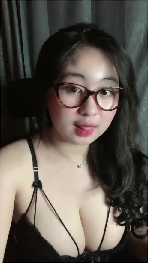 Imeyldaa Cute Berkacamata Makin Cakep Id 34422553 Mango