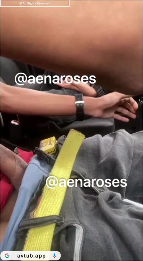 Aenaroses Awek Hijab Malay Full Nyepong Dalam Mobil