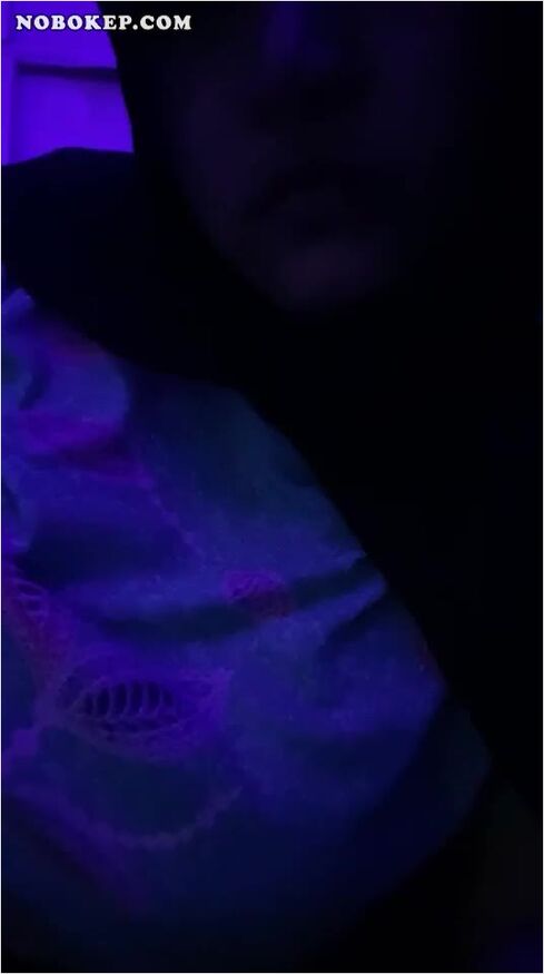 Bokep Indo Tante Khamraisy Jilbab Spill Toket Live