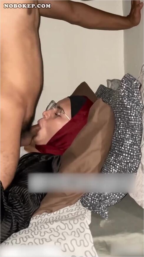 Bokep Indo Dsmalaya Guru Jilbab Nyepong Brondong