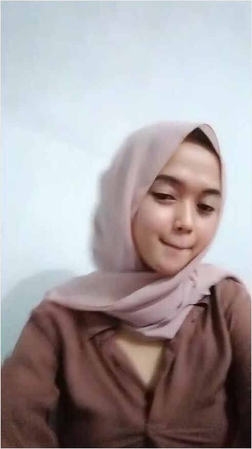 Bokep Jilbab - Ukhti Hijabers Cantik Remas Buah Dada Godain Pascol