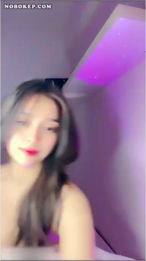 Bokep Indo Aksi Nakal Hella Cantik Remas Payudara