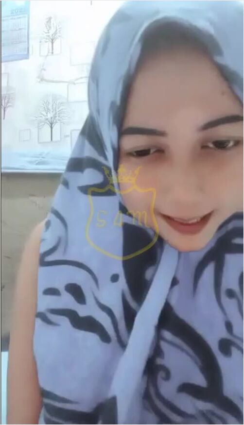 Bokep Jilbab - Siaran Langsung Mbak Cici Hijabers Mandi Nih Telanjang