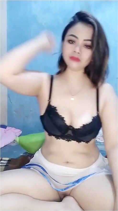 Mbak Aniess Tambah Binal Pamer Memek Nyepong Anu Hot51