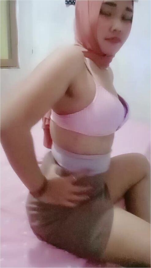 Bokep Jilbab - Mbak Gomez Jilbab Pink Goyang Erotis Lepas Behanya
