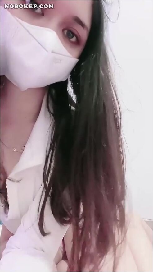 Bokep Indo Host Mulus Nungging Pamer Lubang Meki  - Playcrot