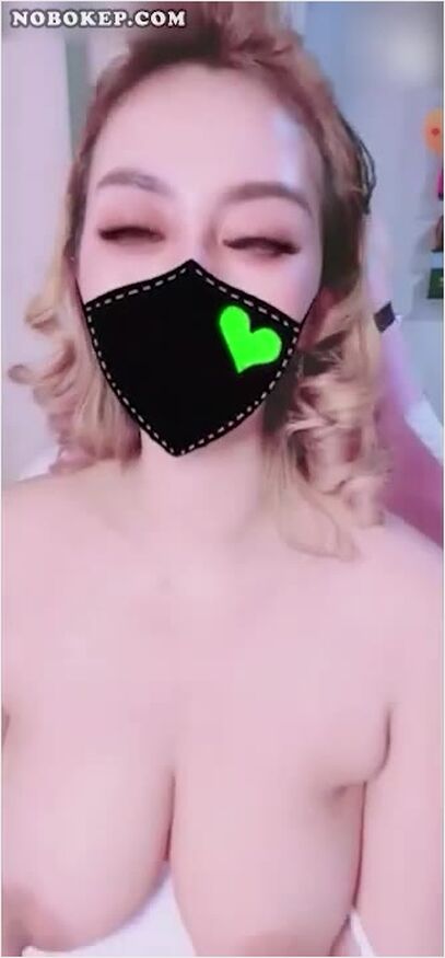 Bokep Indo Cecyliaa Asyik Mainin Toket Papaya