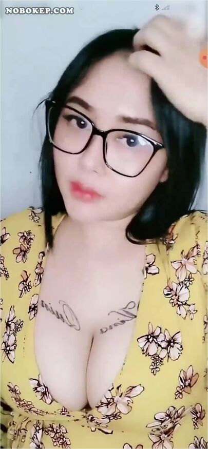 Bokep Indo Leila Berkacamata Nyepong Kontol Pacar