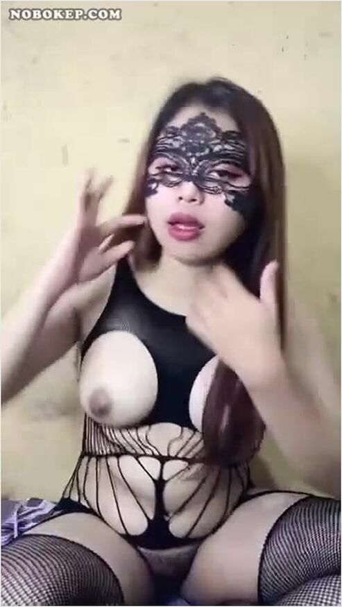 Bokep Indo Sisil Pamerin Baju Dinas Baru Di Hot51