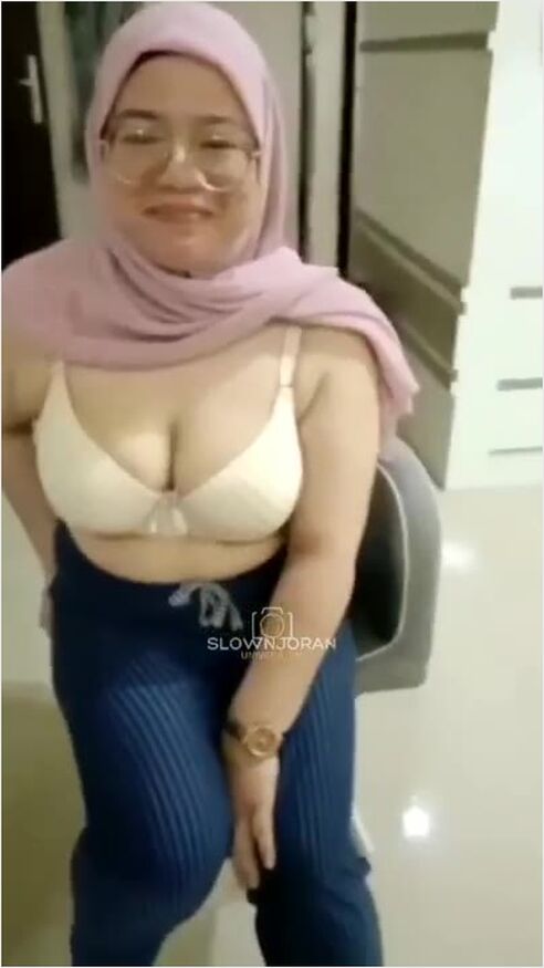 Bokep Jilbab - Kompilasi Cewek Jilbab Pink Hisap Batang Om-Om Bule Viral