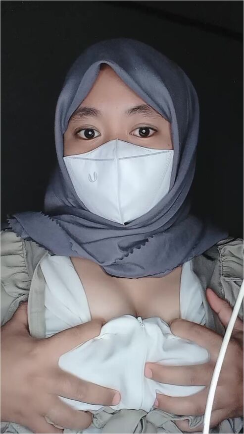 Bokep Jilbab - Mbak Viraaa Hijabers Sange Remas Susunya Yuk Desah