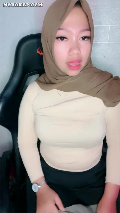 Bokep Indo Kak Wangi Melet Ukhti Jilbab Nakal Menggoda