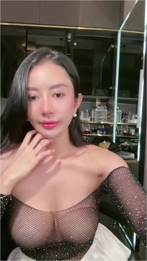 Tante Hilda Makin Cantik Remas Buah Dada Mango