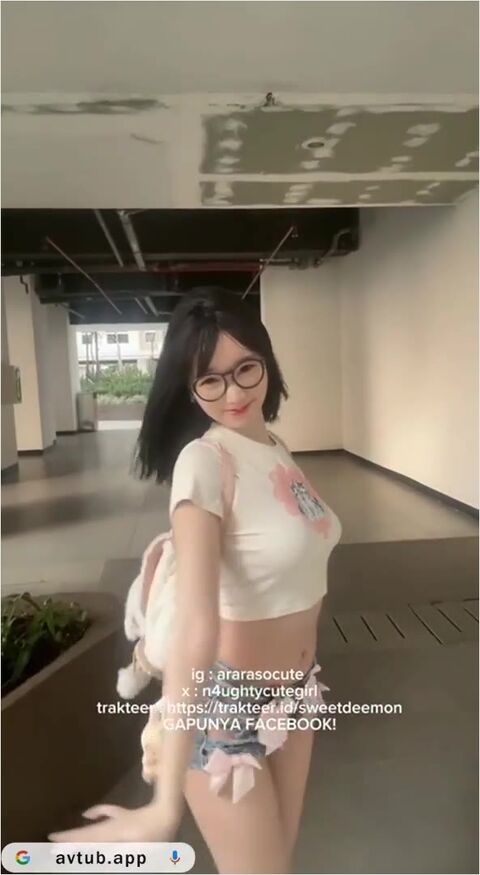 Arachu Mulai Eksib Pap Toket Kecil Di Taman Apartemen